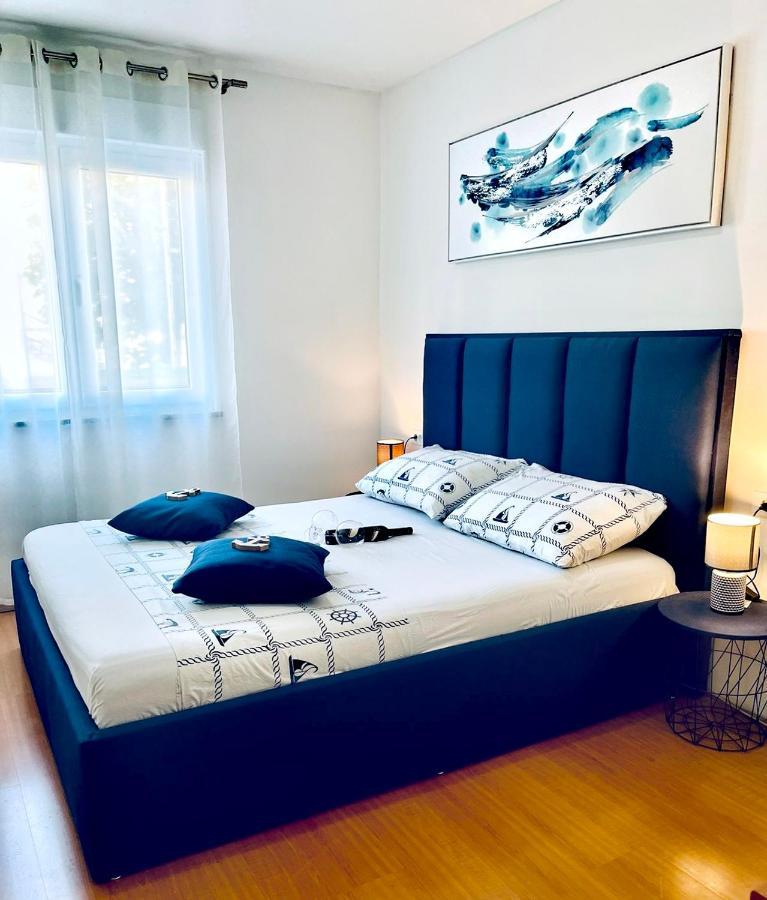 Luana Lux Apartment พูลา ภายนอก รูปภาพ