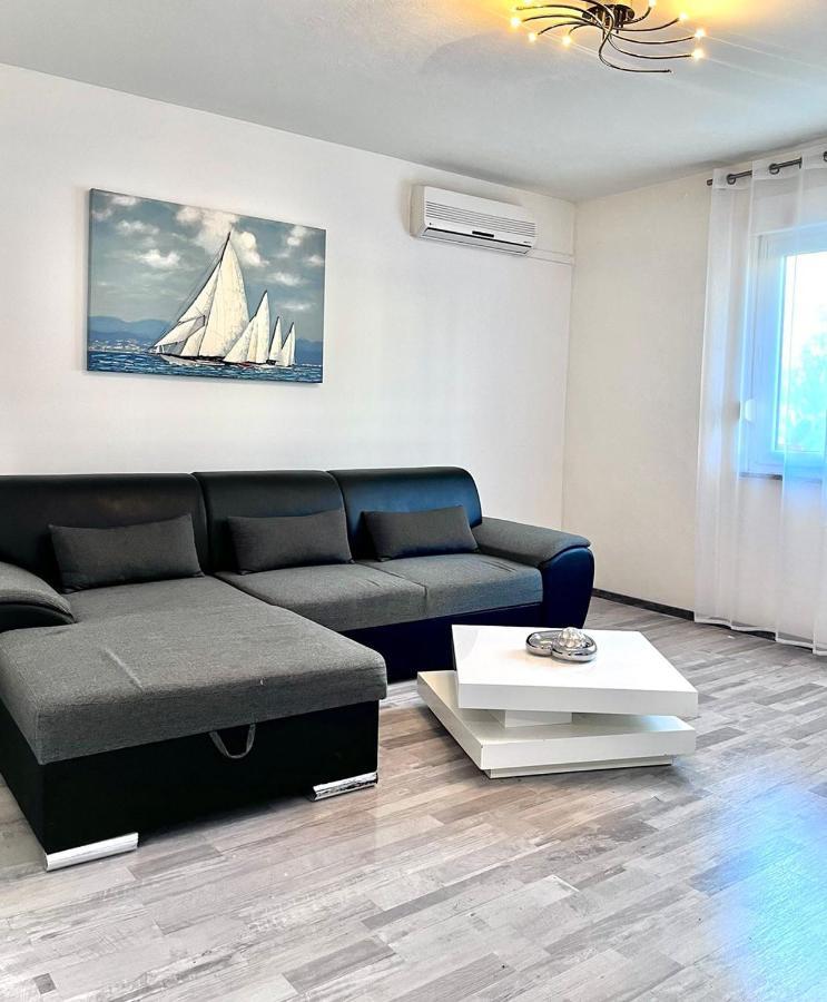 Luana Lux Apartment พูลา ภายนอก รูปภาพ